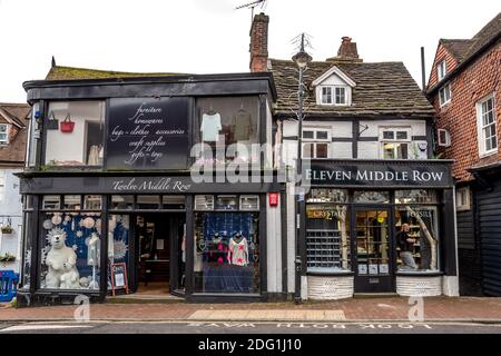 East Grinstead, 2. Dezember 2020: Middle Row auf der High Street Stockfoto