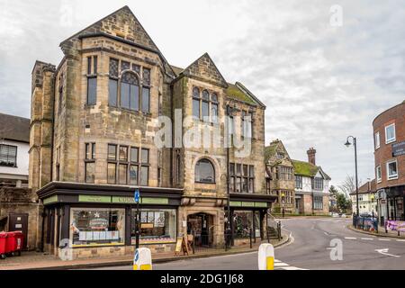 East Grinstead, 2. Dezember 2020: Verfassungsgebäude an der High Street Stockfoto