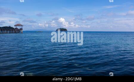 Kadidiri, Indonesien - 16. August 2017: Anlegestelle in Kadidiri, Togische Inseln, Indonesien Stockfoto