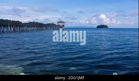 Kadidiri, Indonesien - 16. August 2017: Anlegestelle in Kadidiri, Togische Inseln, Indonesien Stockfoto