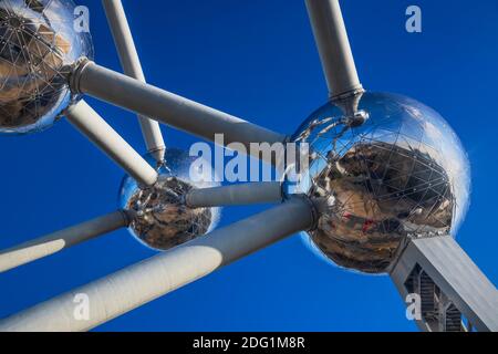 Belgien, Brüssel, das Atomium, Graphic close up Detail of some of the spheres of the Atomium. Stockfoto