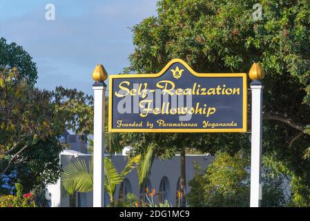 Selbstverwirklichung Gemeinschaft Zeichen. San Diego, CA, USA. Das Gebäude befindet sich an der First Avenue in der Innenstadt von San Diego. Stockfoto