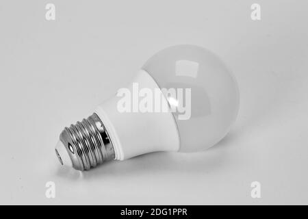 Punktdiodenlampe für einen Scheinwerfer in einem Bogen oder einer Zwischendecke, weißer Hintergrund, Nahaufnahme, Isolierung. Stockfoto