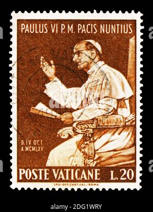 MOSKAU, RUSSLAND - 18. AUGUST 2018: Eine im Vatikan gedruckte Briefmarke zeigt Visit Pope to the U.N.O., Serie, um 1965 Stockfoto