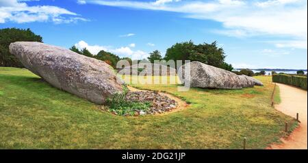 Anordnungen von Megalithen bei Carnac in der Bretagne, Frankreich. Stockfoto