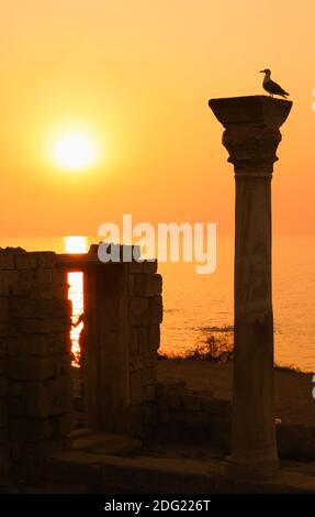 Alte Ruinen bei Sonnenuntergang Stockfoto