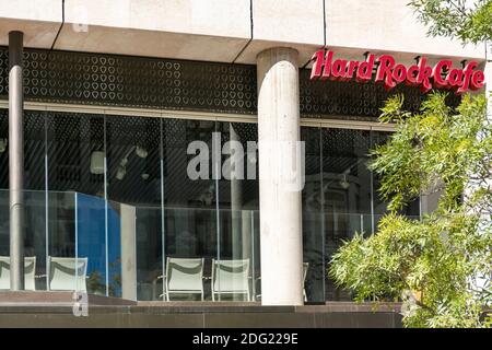 Valencia Spanien. 27. September 2020: Briefe an den Fenstern des Hard Rock Cafe Restaurants über dem Eingang. Im Stadtzentrum Stockfoto