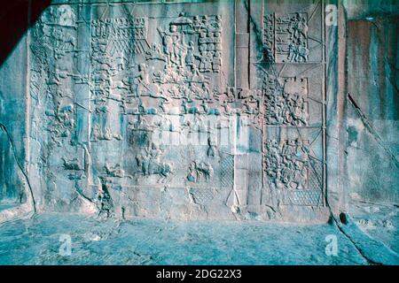 bas-basid von Hirschjagd, Taq-e Bostan, oder Bustan, Rock-Cut Sasanian Grotte, Kermanshah, Iran Stockfoto