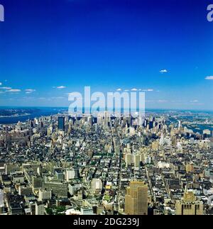 New York 1985, Skyline von Lower Manhattan vom WTC World Trade Center Tower, New York City, NY, NYC, USA, Stockfoto