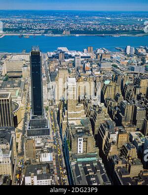 New York 1985, Midtown Manhattan Luftaufnahme, Hudson River & New Jersey , New York City, NY, NYC, USA, Stockfoto