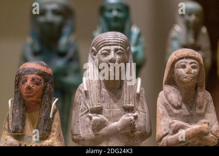 Shawabtis magische Figuren. Das Objekt ist in der Royal Ontario Museum Ausstellung mit dem Namen 'Egyptian Mumien: Alte Leben gesehen. Neue Entdeckungen' Stockfoto