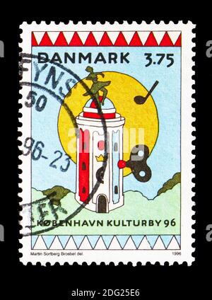 MOSKAU, RUSSLAND - 18. AUGUST 2018: Eine in Dänemark gedruckte Briefmarke zeigt die Serie Round Tower, Kopenhagen, Kulturhauptstadt Europas, um 1996 Stockfoto