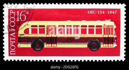 MOSKAU, RUSSLAND - 21. OKTOBER 2018: Eine in der UdSSR (Russland) gedruckte Marke zeigt ZIS-154, 1947, Sowjetische Automobilbranche Serie, um 1976 Stockfoto