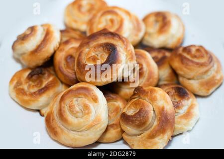 Traditionelle bulgarische Käsekuchen Spirale phyllo Gebäck. Serbische und bosnische Burek. Bulgarische Banitsa. Türkisch borek. Griechische Tiropita. Balkan-Küche. Stockfoto