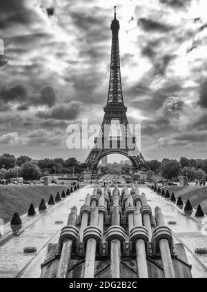 Eiffelturm, Paris. Wundervolle Aussicht auf den berühmten Turm von den Trocadero Gärten Stockfoto