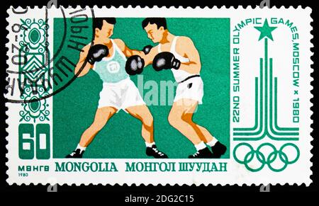 MOSKAU, RUSSLAND - 10. NOVEMBER 2018: Eine in der Mongolei gedruckte Briefmarke zeigt Boxing, 22. Olympische Sommerspiele Moskau ‘80 Serie, um 1980 Stockfoto