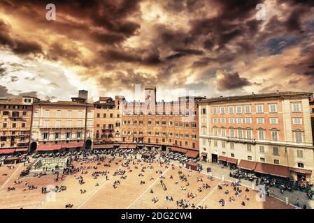 Herrliche Luftaufnahme von Piazza del Campo, Siena an einem schönen sonnigen Tag Stockfoto