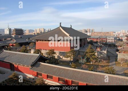 Der Huayan Tempel oder das Huayan Kloster in Datong, Provinz Shanxi in China. Dieser buddhistische Tempel ist ein gutes Beispiel der alten chinesischen Architektur. Stockfoto