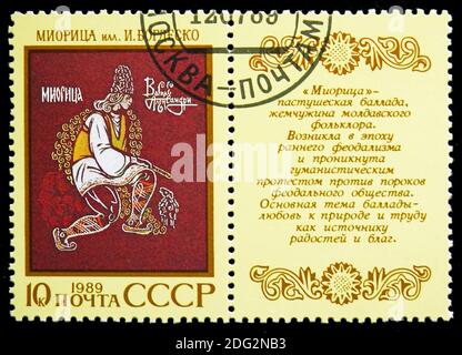 MOSKAU, RUSSLAND - 10. NOVEMBER 2018: Eine in der UdSSR (Russland) gedruckte Briefmarke zeigt, Epische Gedichte der Nationen der UdSSR Serie, um 1989 Stockfoto