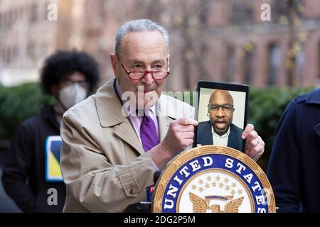 New York, NY - 7. Dezember 2020: Jamaal Bowman spricht praktisch US-Senator Charles Schumer Medienpräsentation, um bis zu 50,000 Dollar an Schulden für Bundesstudenten Darlehen Kreditnehmer in 777 3rd Avenue zu stornieren Stockfoto