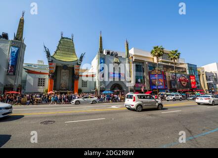 Blick auf Grauman's Chinese Theatre am Hollywood Boulevard, Hollywood, Los Angeles, Kalifornien, Vereinigte Staaten von Amerika, Nordamerika Stockfoto