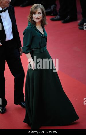 Datei Foto - Isabelle Huppert bei der Vorführung von 'Elle' im Palais des Festivals in Cannes, Frankreich am 21. Mai 2016, im Rahmen der 69. Filmfestspiele von Cannes. Isabelle Huppert gewann die beste Filmschauspielerin bei 2017 Golden Globes. Foto von Aurore Marechal/ABACAPRESS.COM Stockfoto