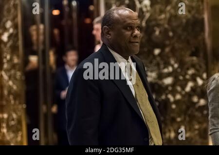 Lockheed Martin Senior Vice President Leo S. Mackay, Jr. ist am 3. Januar 2017 in der Lobby des Trump Tower in New York, NY, USA zu sehen. Quelle: Albin Lohr-Jones / Pool via Polaris Images Stockfoto