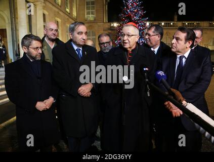 Der französische Oberrabbiner Haim Korsia, der Präsident des französischen Zentralkonsistoriums Joel Mergui, der französische Kardinal Andre Vingt-Trois, der Präsident der protestantischen Föderation Frankreichs Pastor Francois Clavairoly nach der Neujahrsansprache des französischen Präsidenten an die religiösen Autoritäten am 5. Januar 2017 im Elysee-Palast in Paris, Frankreich. Foto von Somer/ABACAPRESS.COM Stockfoto