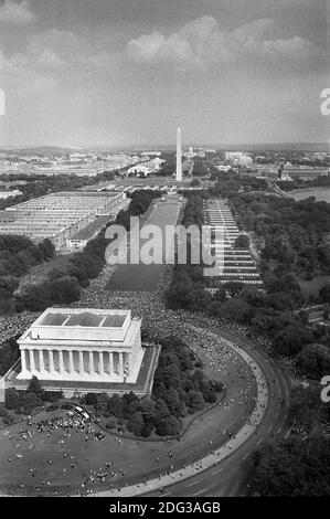 High Angle View of Crowd of Protesters from Lincoln Memorial to the Washington Monument at March on Washington for Jobs and Freedom, Washington, D.C., USA, Foto von Thomas J. O'Halloran, 28. August 1963 Stockfoto