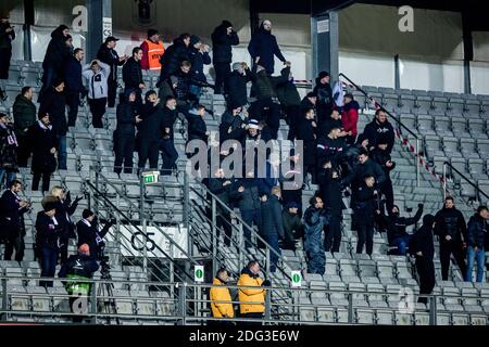 Aarhus, Dänemark. Dezember 2020. Fußball-Fans von AGF auf der Tribüne für das 3F Superliga-Spiel zwischen Aarhus GF und Broendby IF im Ceres Park in Aarhus. (Foto Kredit: Gonzales Foto/Alamy Live News Stockfoto