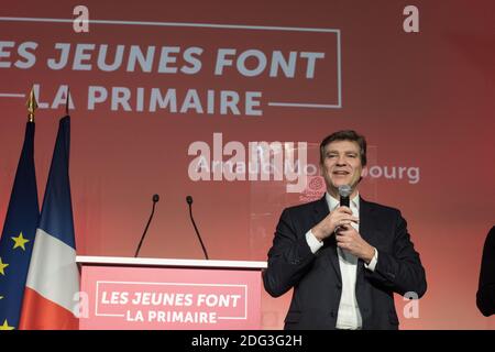 Kandidat für die Vorwahlen des linken Präsidenten Arnaud Montebourg bei einem Treffen mit Mitgliedern der Jugendorganisation der Sozialistischen Partei Frankreichs, "Movement of the Young Socialists", am 14. Januar 2017 in der Veranstaltungshalle La Bellevilloise in Paris, Frankreich. Foto von Yann Korbi/ABACAPRESS.COM Stockfoto