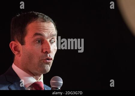 Der Kandidat für die Vorwahlen des linken Präsidenten Benoit Hamon trifft sich am 14. Januar 2017 mit Mitgliedern der Jugendorganisation der Sozialistischen Partei Frankreichs, der Jugendorganisation "Movement of the Young Socialists", in der Veranstaltungshalle La Bellevilloise in Paris. Foto von Yann Korbi/ABACAPRESS.COM Stockfoto