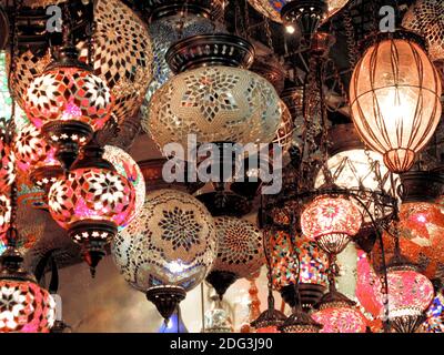 Verschiedene Lampen zum Verkauf in Istanbul Stockfoto