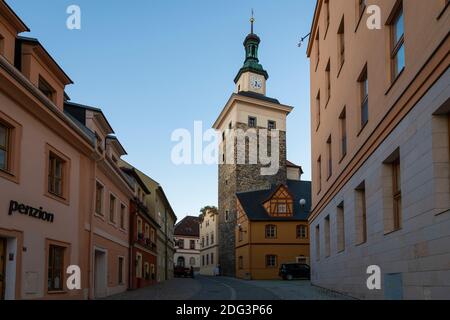 Schwarzer Turm in Loket bei Sonnenaufgang, Loket, Bezirk Sokolov, Karlovy Vary Region, Böhmen, Tschechische Republik Stockfoto