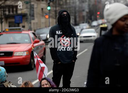 Demonstranten blockieren die K-Straße, um zu versuchen, die Amtseinführung von Präsident Donald Trump am 20. Januar 2017 in Washington, DC zu stören..Foto von Olivier Douliery/Abaca Stockfoto
