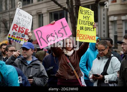 Demonstranten blockieren die K-Straße, um zu versuchen, die Amtseinführung von Präsident Donald Trump am 20. Januar 2017 in Washington, DC zu stören..Foto von Olivier Douliery/Abaca Stockfoto