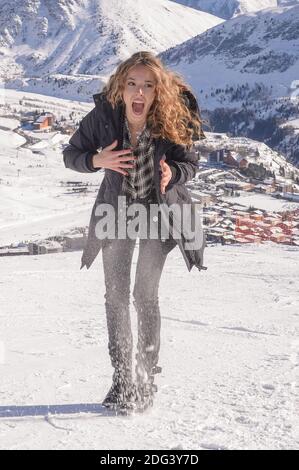 Elodie Fontan beim 20. Comedy Film Festival Alpe d'Huez in l'Alpe d'Huez, Frankreich, am 21. Januar 2017 an einer Fotoschau für den Film Alibi.com. Foto von Julien Reynaud/APS-Medias/ABACAPRESS.COM Stockfoto