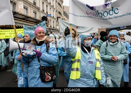 Krankenschwestern demonstrieren für die Verbesserung ihrer Arbeitsbedingungen in Paris, Frankreich, 24. Januar 2017. Foto von Samuel Boivin/ABACAPRESS.COM Stockfoto