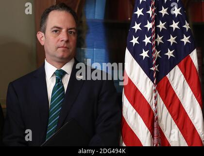 WASHINGTON, DC - 25. JANUAR: Stabschef des Weißen Hauses Reince Priebus nimmt an der Vereidigung für Nikki Haley als US-Botschafter bei den Vereinten Nationen am 25. Januar 2017 in Washington, DC Teil. Haley war früher Gouverneur von South Carolina. Foto von Win McNamee/Pool/ABACAPRESS.COM Stockfoto