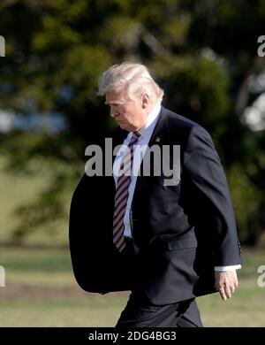 US-Präsident Donald Trump geht zurück zum Oval Office des Weißen Hauses, 26. Januar 2017 in Washington, D.C. Foto: Olivier Douliery/Abaca Stockfoto