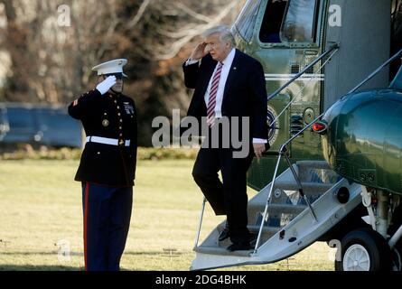 US-Präsident Donald Trump geht zurück zum Oval Office des Weißen Hauses, 26. Januar 2017 in Washington, D.C. Foto: Olivier Douliery/Abaca Stockfoto