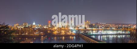 Harrisburg, Pennsylvania Skyline bei Nacht Stockfoto