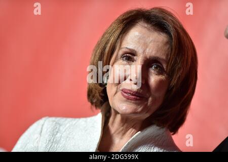 Nancy Pelosi nimmt am 10. Februar 2017 an der 2017 MusicCares Person of the Year Ehrung von Tom Petty in Los Angeles, CA, USA Teil. Foto von Lionel Hahn/ABACAPRESS.COM Stockfoto