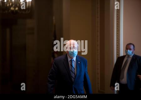 Washington, Vereinigte Staaten Von Amerika. Dezember 2020. Der Senator der Vereinigten Staaten, Patrick Leahy (Demokrat von Vermont), macht seinen Weg zur Senatskammer im US-Kapitol, während der Senat für den Tag in Washington, DC tagt., Montag, 7. Dezember 2020. Quelle: Rod Lampey/CNP Credit: dpa/Alamy Live News Stockfoto