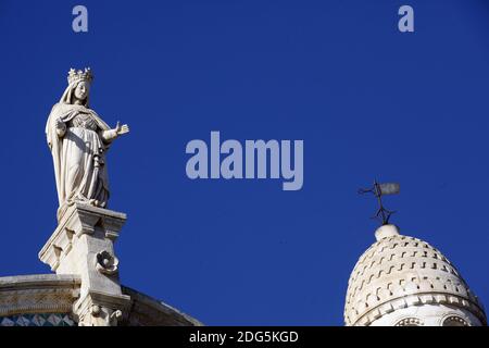 Allgemeine Ansicht der Basilika Notre Dame d'Afrique in Bab el-Oued in Algier, Algerien, am 14. Februar 2017. Foto von Bilral Bensalem/APP/ABACAPRESS.COM Stockfoto