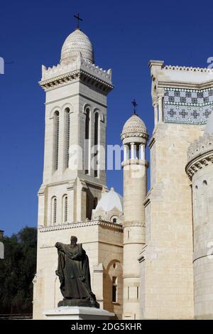 Allgemeine Ansicht der Basilika Notre Dame d'Afrique in Bab el-Oued in Algier, Algerien, am 14. Februar 2017. Foto von Bilral Bensalem/APP/ABACAPRESS.COM Stockfoto