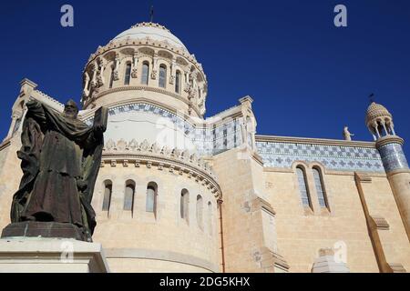 Allgemeine Ansicht der Basilika Notre Dame d'Afrique in Bab el-Oued in Algier, Algerien, am 14. Februar 2017. Foto von Bilral Bensalem/APP/ABACAPRESS.COM Stockfoto
