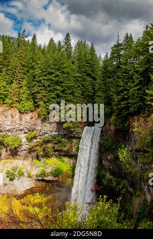 Wunderschöne Brandywine Wasserfälle. Malerische Küste British Columbia, Kanada. Brandywine Falls liegt auf dem Sea to Sky Highway zwischen Vancouver und Whist Stockfoto