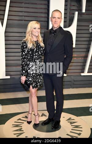 Reese Witherspoon und Jim Toth nehmen an der Vanity Fair Oscar Party 2017 Teil, die am 26. Februar 2017 die 89. Jährlichen Academy Awards im Wallis Annenberg Center for the Performing Arts in Los Angeles, CA, USA, feiert. Foto von David Niviere/ABACAPRESS.COM Stockfoto