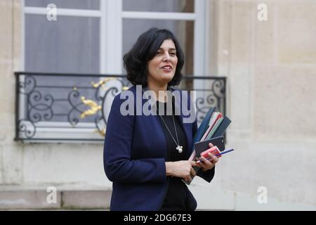 Die Ministerin für Arbeit, Beschäftigung, Berufsbildung und sozialen Dialog, Myriam El Khomri, verlässt den Elysee-Palast nach der wöchentlichen Kabinettssitzung in Paris am 1. März 2017. Foto von Henri Szwarc/ABACAPRESS.COM Stockfoto